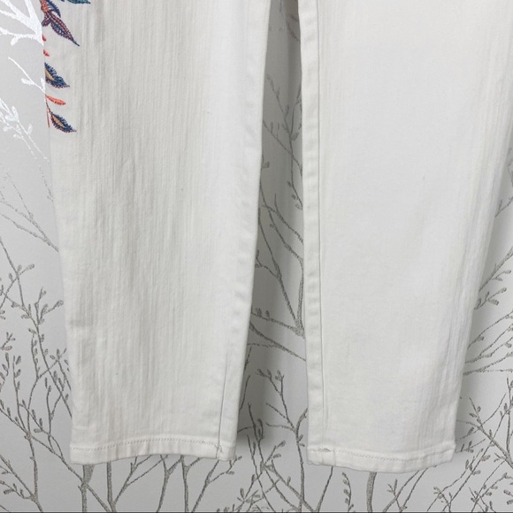 JESSICA SIMPSON Boho Embroidered Forever Rolled Ankle White Jeans 30 - Picture 6 of 14